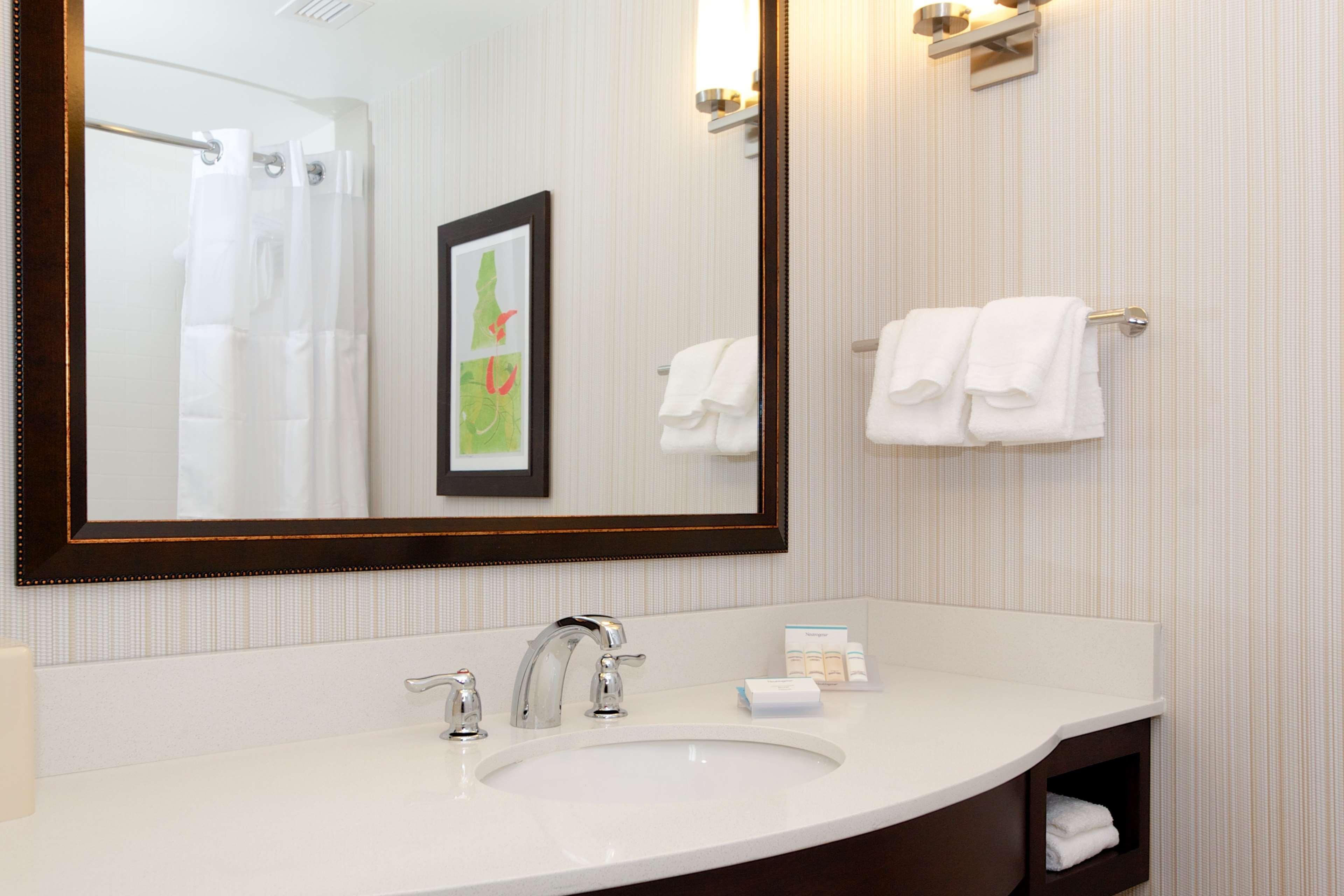 Hilton Garden Inn Burlington Downtown Esterno foto