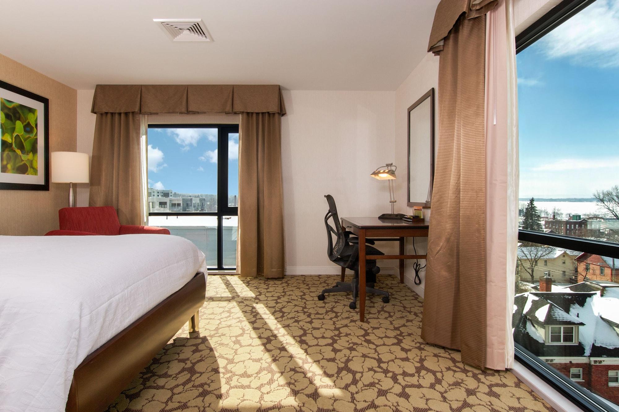 Hilton Garden Inn Burlington Downtown Esterno foto